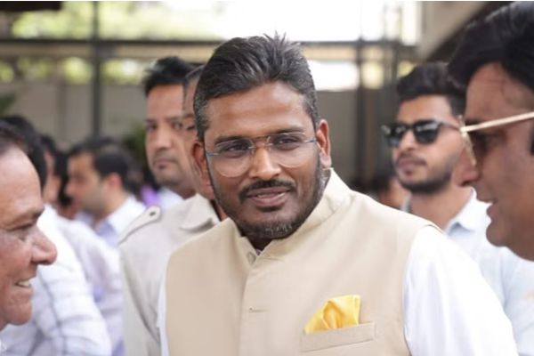 Dramatic twist as Congress candidate Akshay Bam withdraws from Indore seat; joins BJP